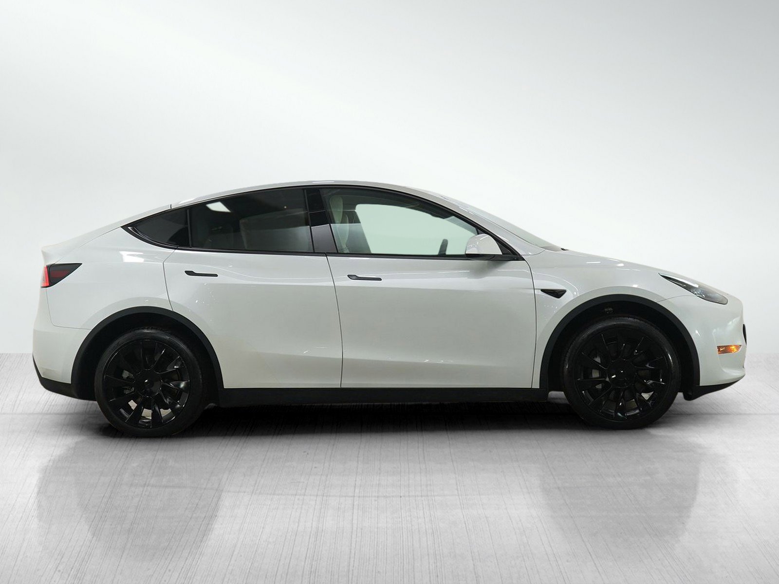 Used 2024 Tesla Model Y Long Range image 6