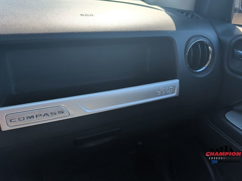 Used 2017 Jeep Compass Latitude image 24
