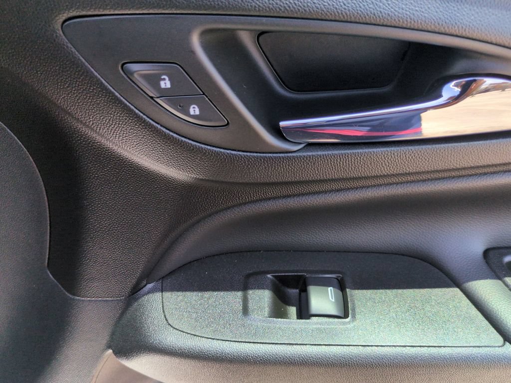 Used 2021 Chevrolet Equinox LT FWD image 32