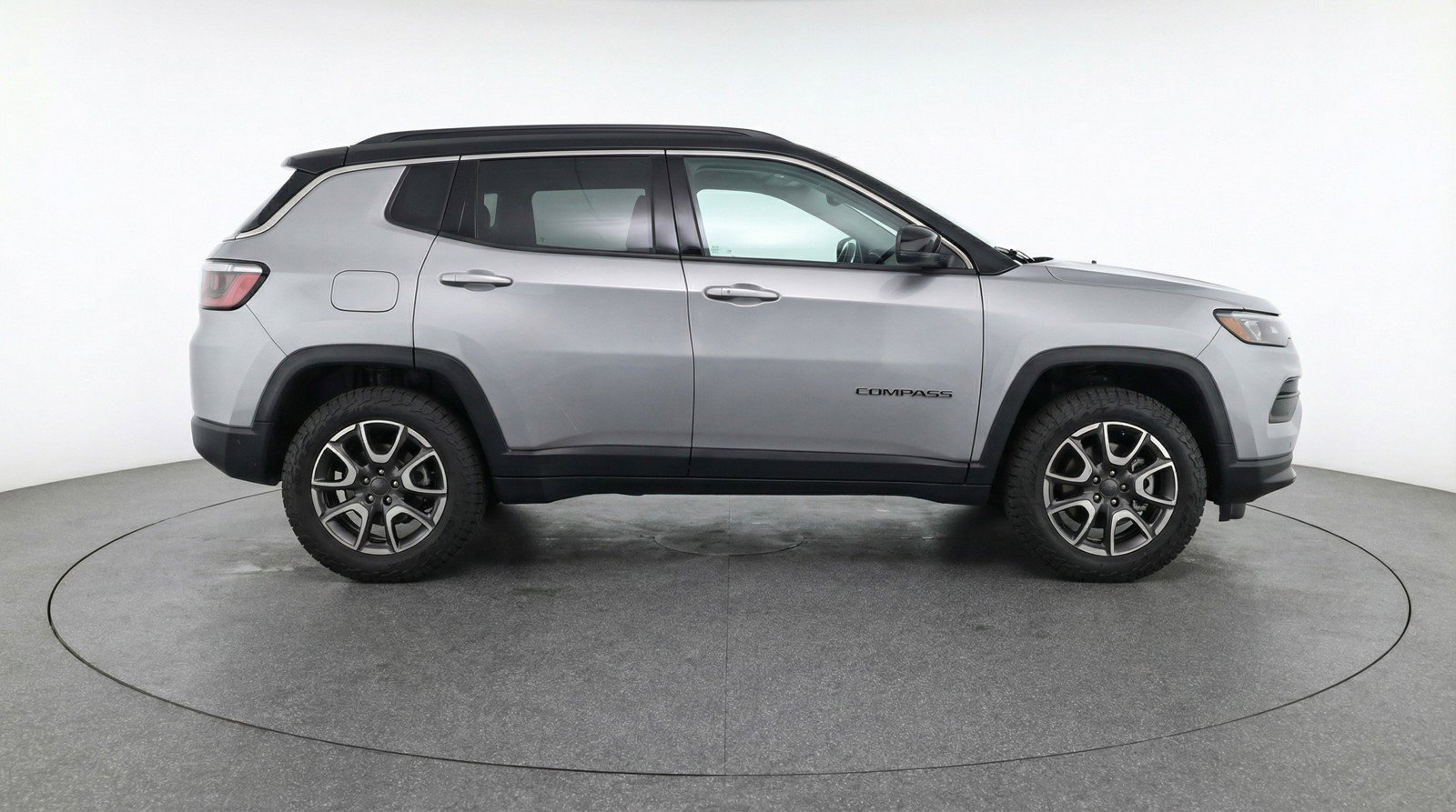 Used 2025 Jeep Compass Trailhawk image 11