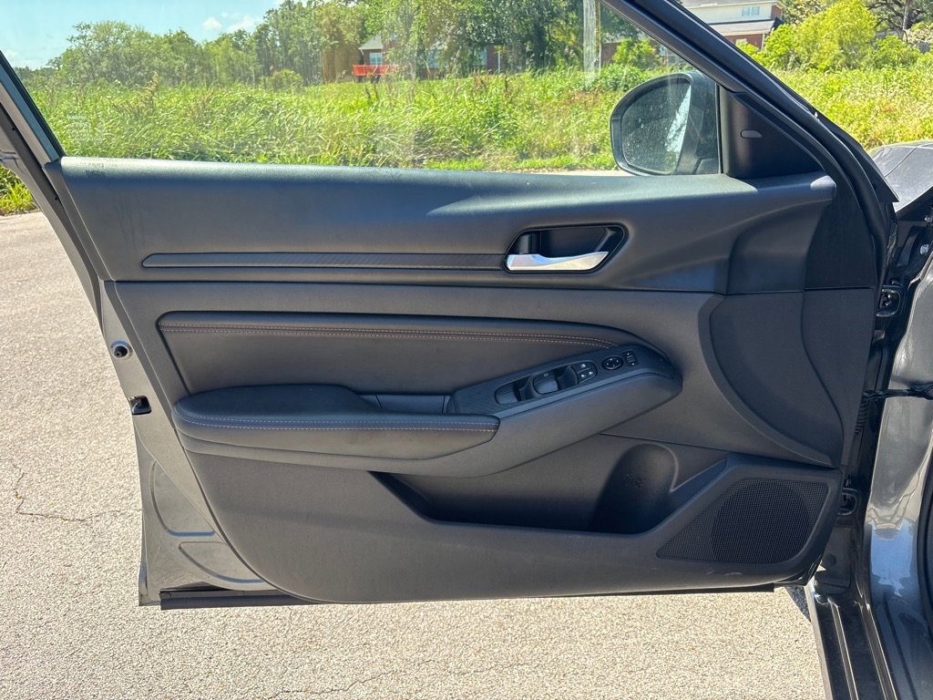 Used 2022 Nissan Altima 2.5 SR image 12