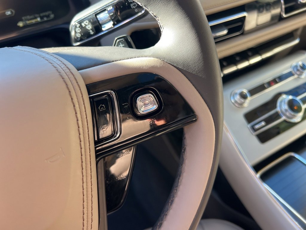 Used 2022 Lincoln Aviator AWD w/ Premium Package image 15