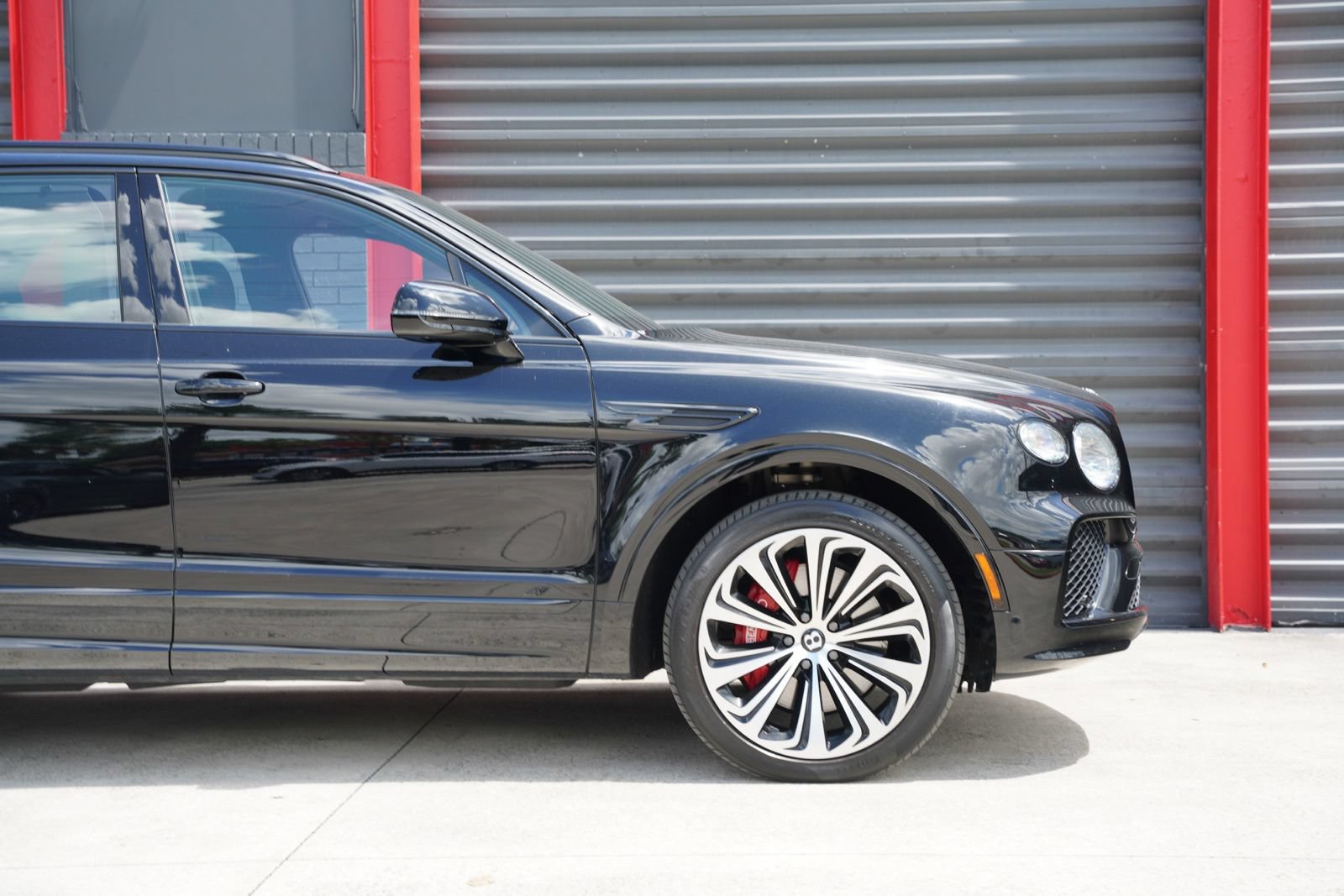 Used 2023 Bentley Bentayga AWD/4WD image 5