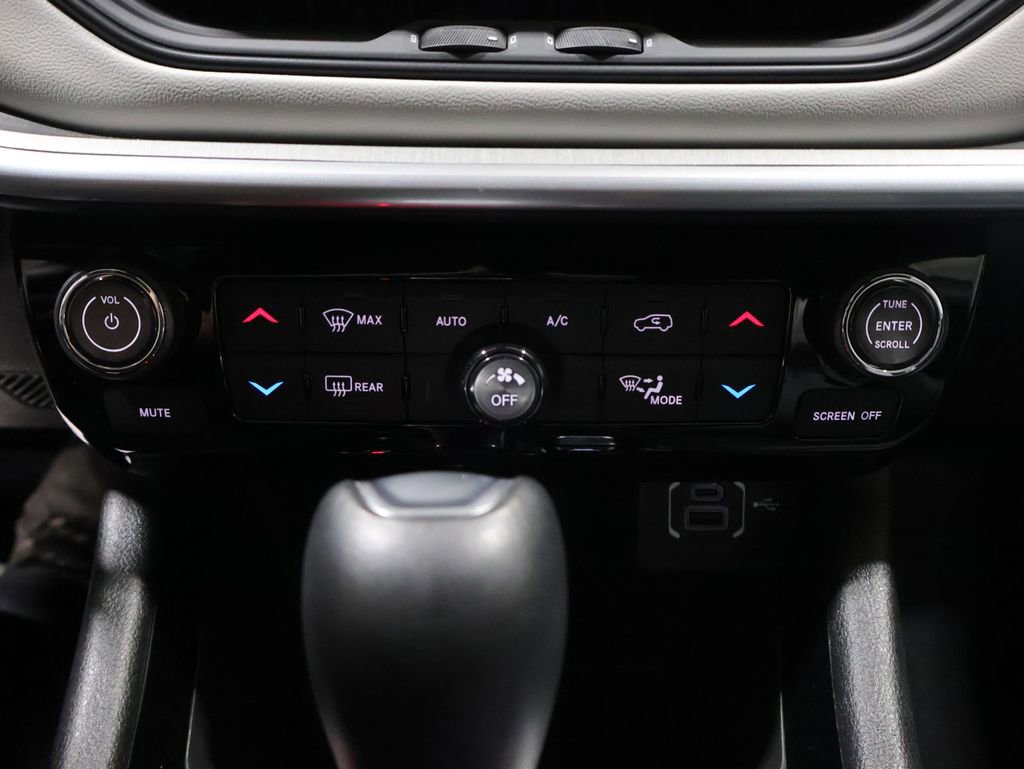 Used 2025 Jeep Compass Limited image 32