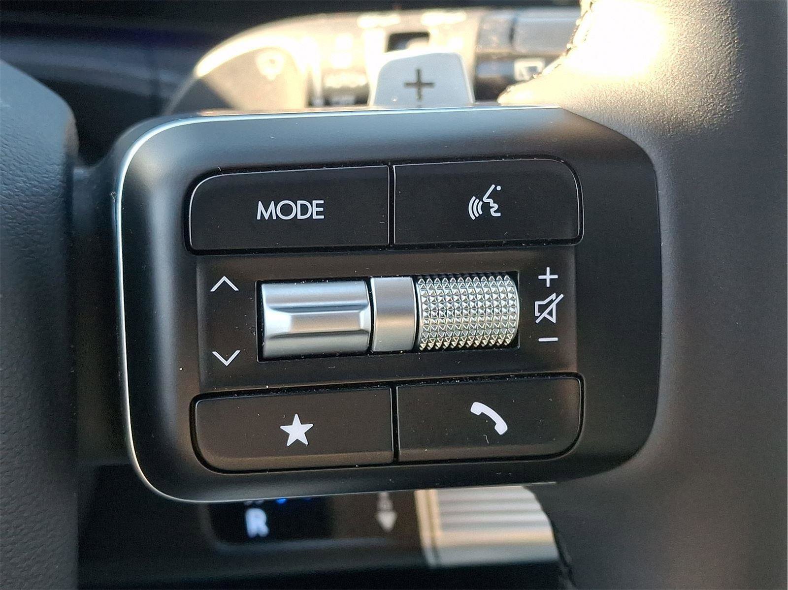 Used 2025 Hyundai Santa Fe Limited image 23