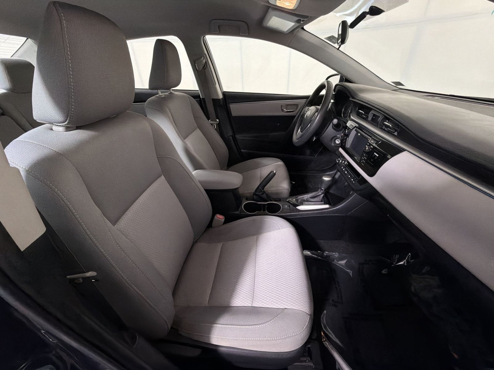 Used 2015 Toyota Corolla LE FWD image 24