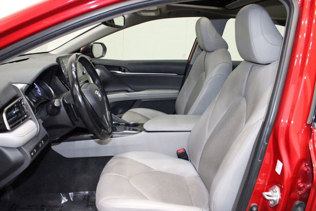 Used 2021 Toyota Camry XSE image 11