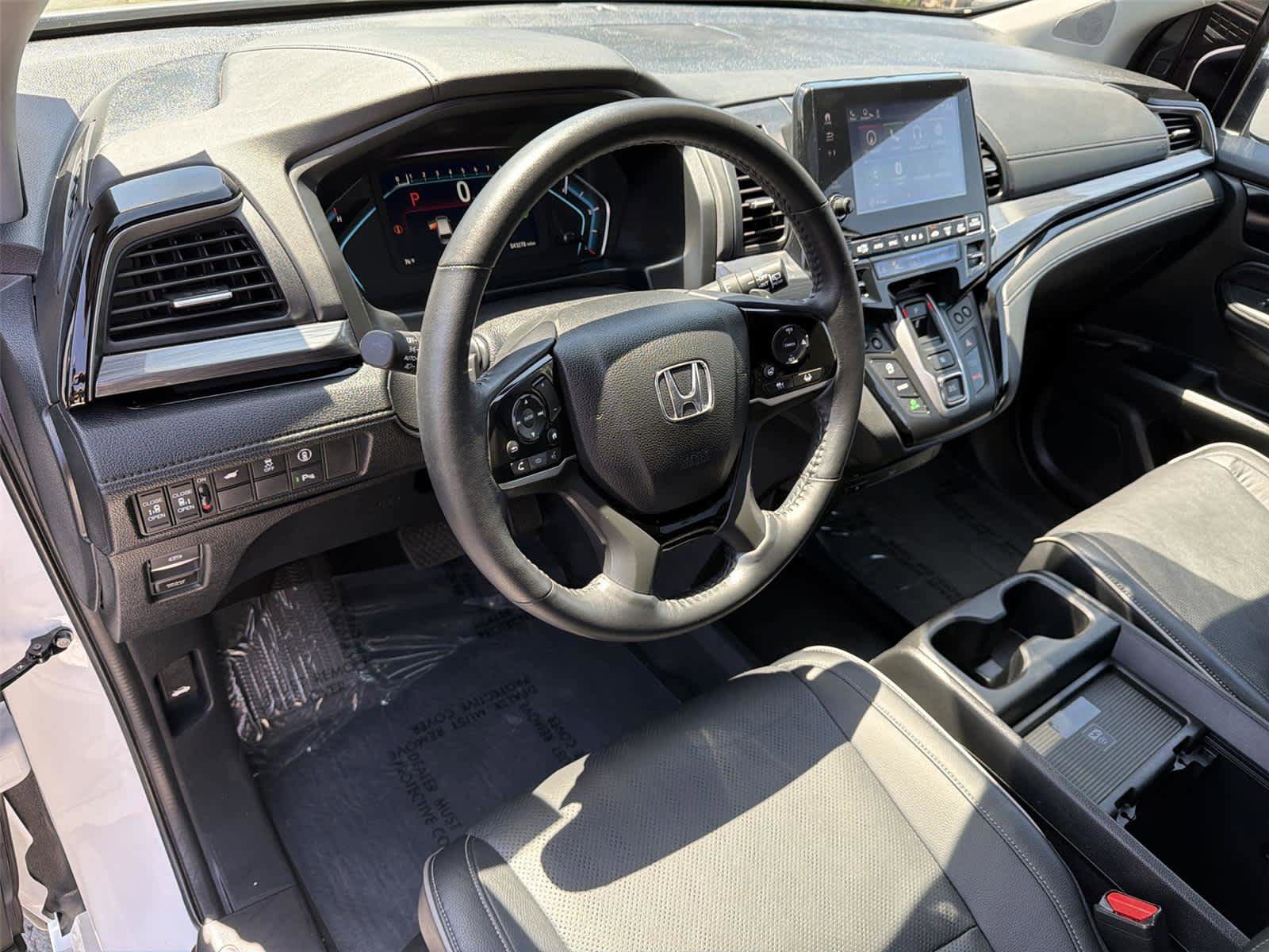 Used 2024 Honda Odyssey Elite image 2