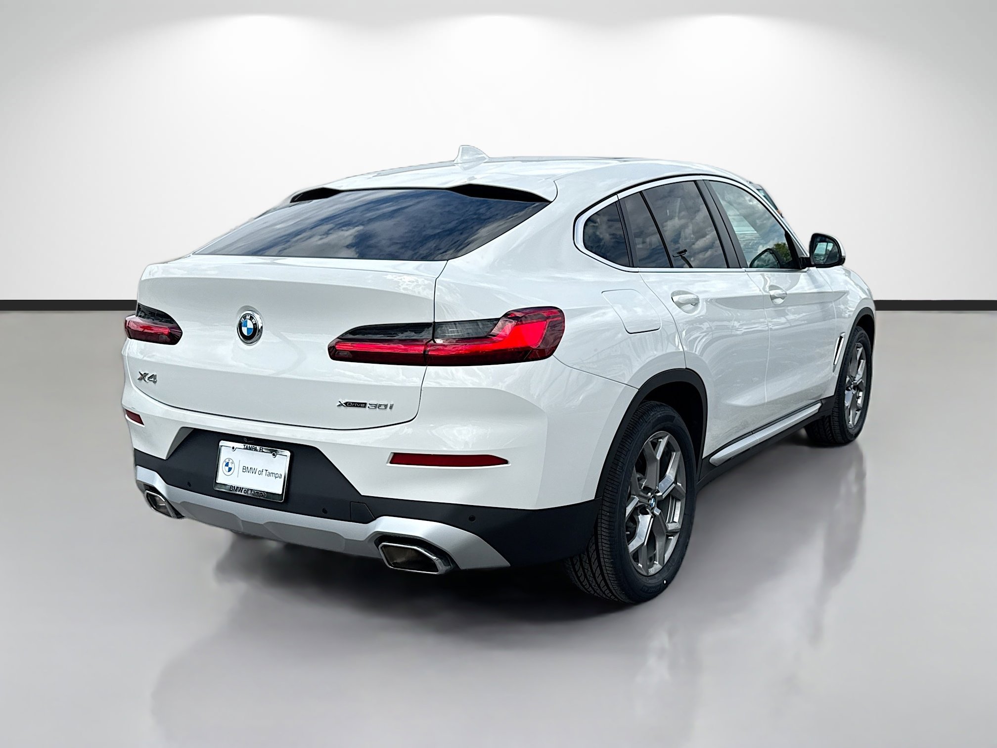 Used 2023 BMW X4 xDrive30i w/ Convenience Package AWD/4WD image 3
