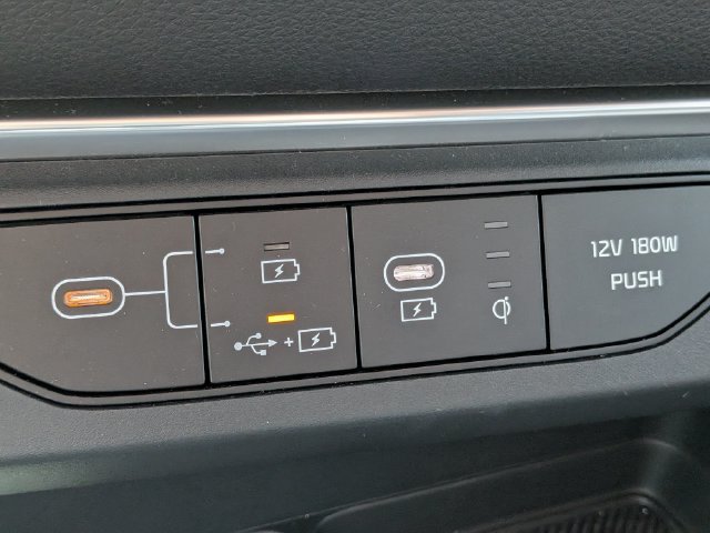 Certified 2026 Kia Carnival SX Prestige FWD image 22