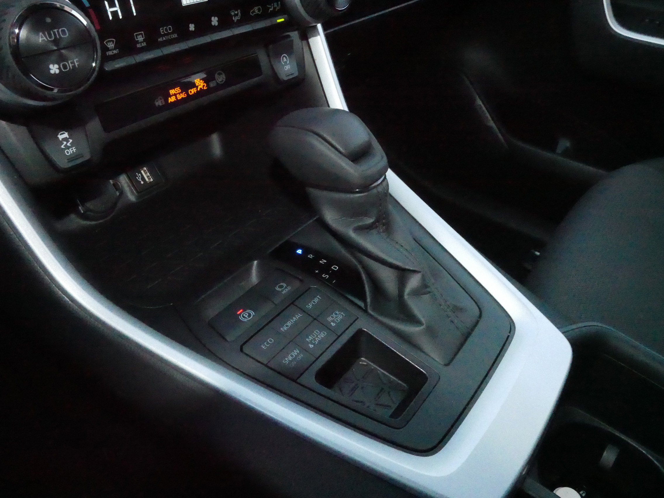 Certified 2025 Toyota RAV4 XLE image 25