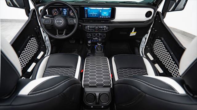 Used 2025 Jeep Gladiator Sport image 2