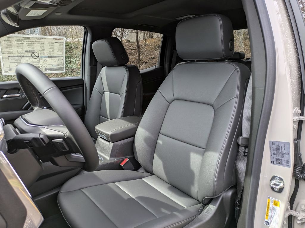 New 2026 GMC Canyon Elevation w/ Convenience Package image 12