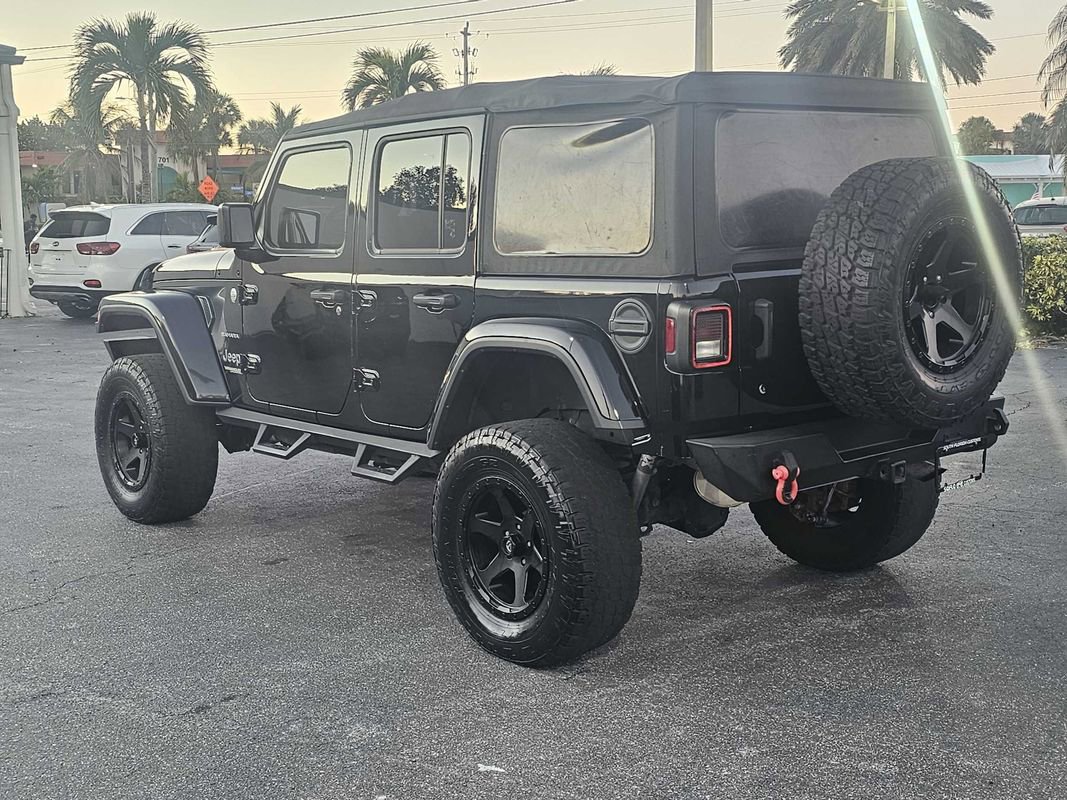 Used 2018 Jeep Wrangler Unlimited Sahara image 3