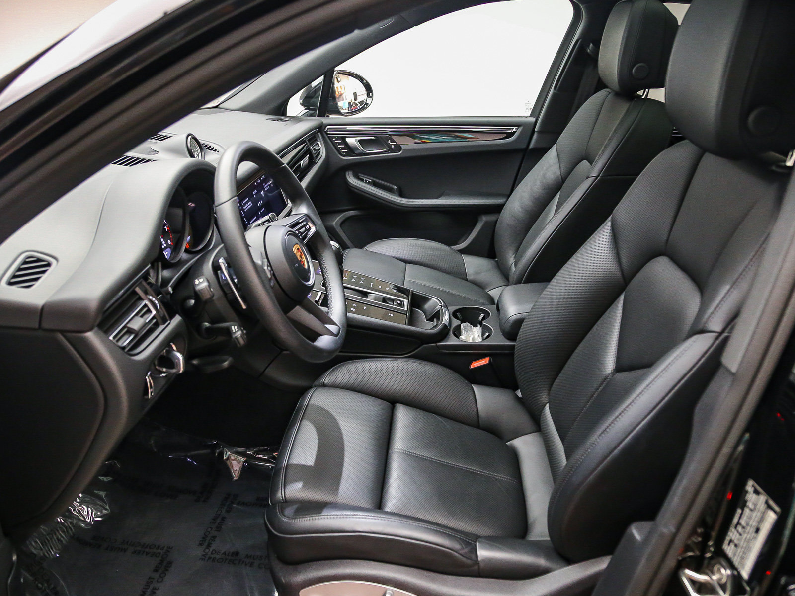 Certified 2026 Porsche Macan AWD/4WD image 22