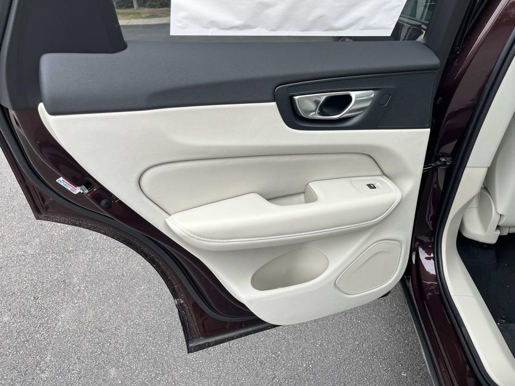 New 2026 Volvo XC60 B5 Ultra w/ Climate Package image 18