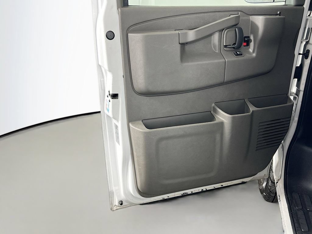Used 2022 Chevrolet Express 2500 RWD image 17