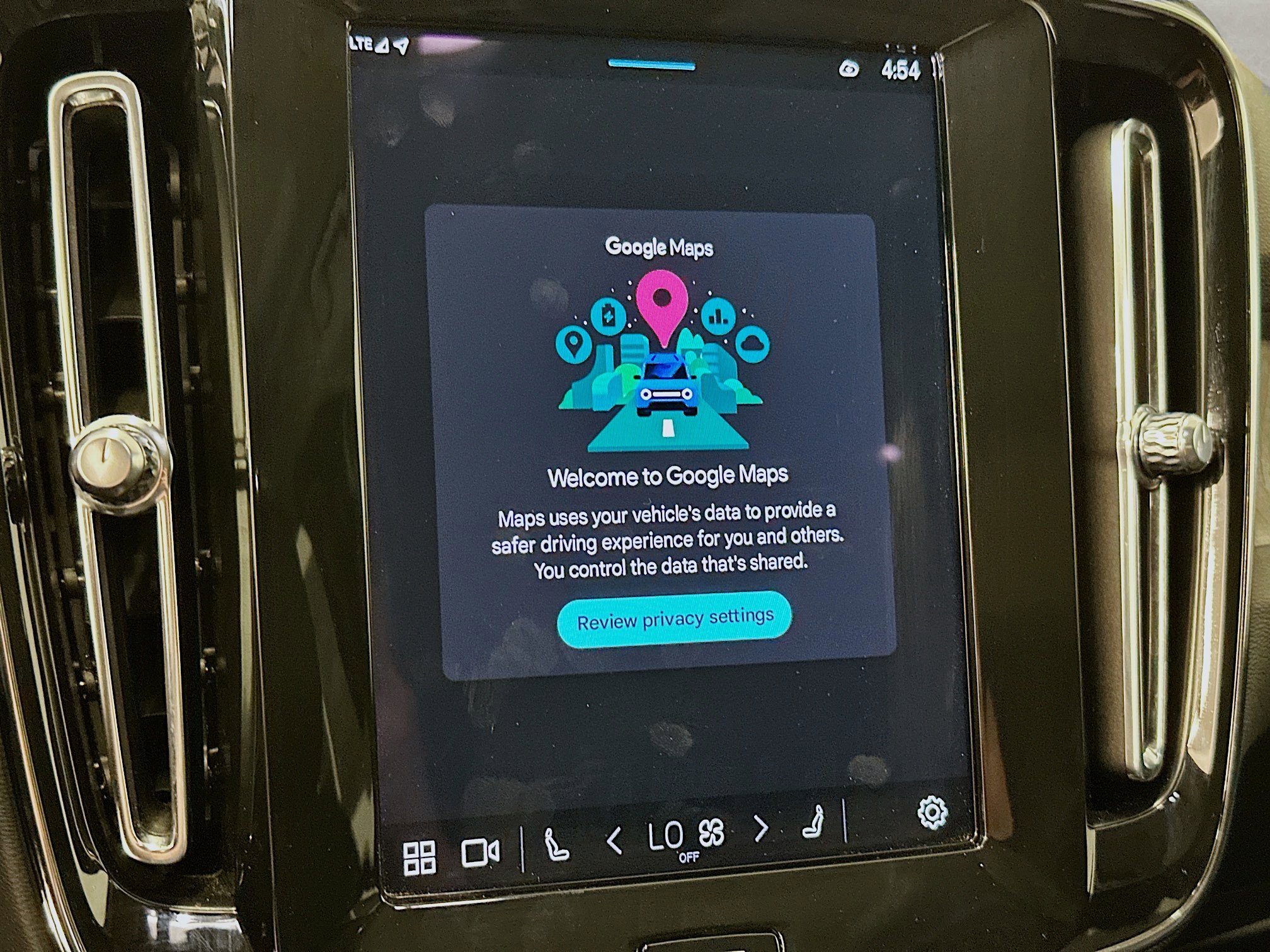 Used 2025 Volvo XC40 B5 Plus image 22