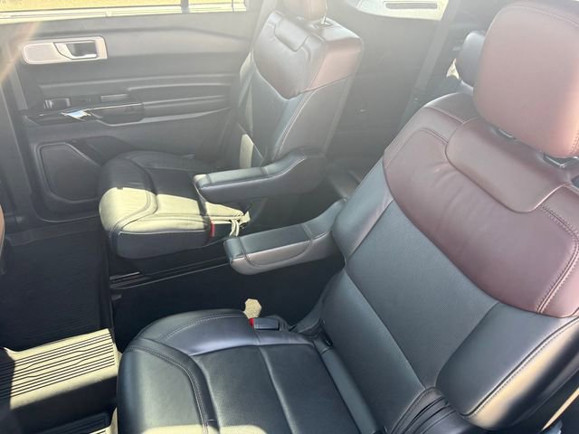 Used 2022 Ford Explorer Platinum w/ Equipment Group 601A AWD/4WD image 21