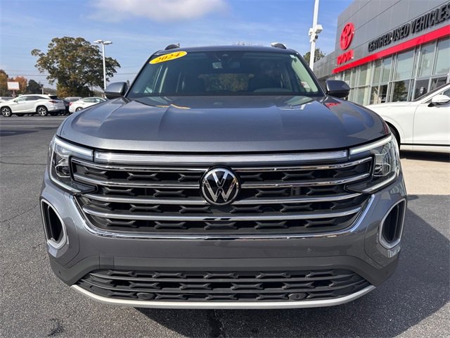 Used 2024 Volkswagen Atlas SE w/ Black Wheel Package image 8