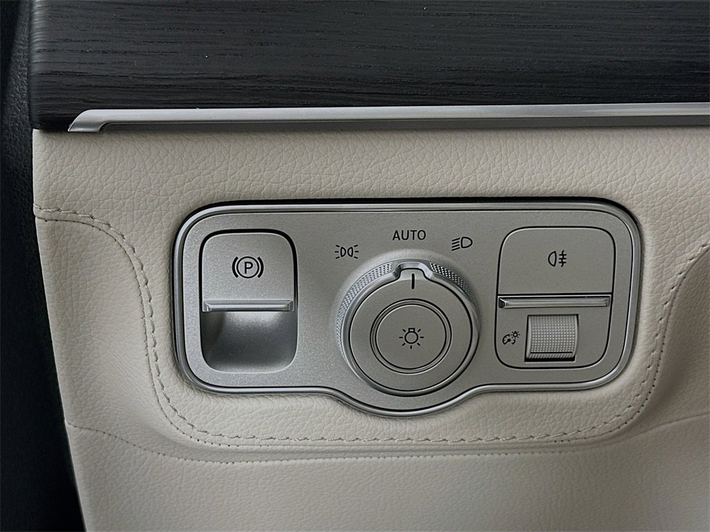 New 2026 Mercedes-Benz GLS 580 4MATIC image 10