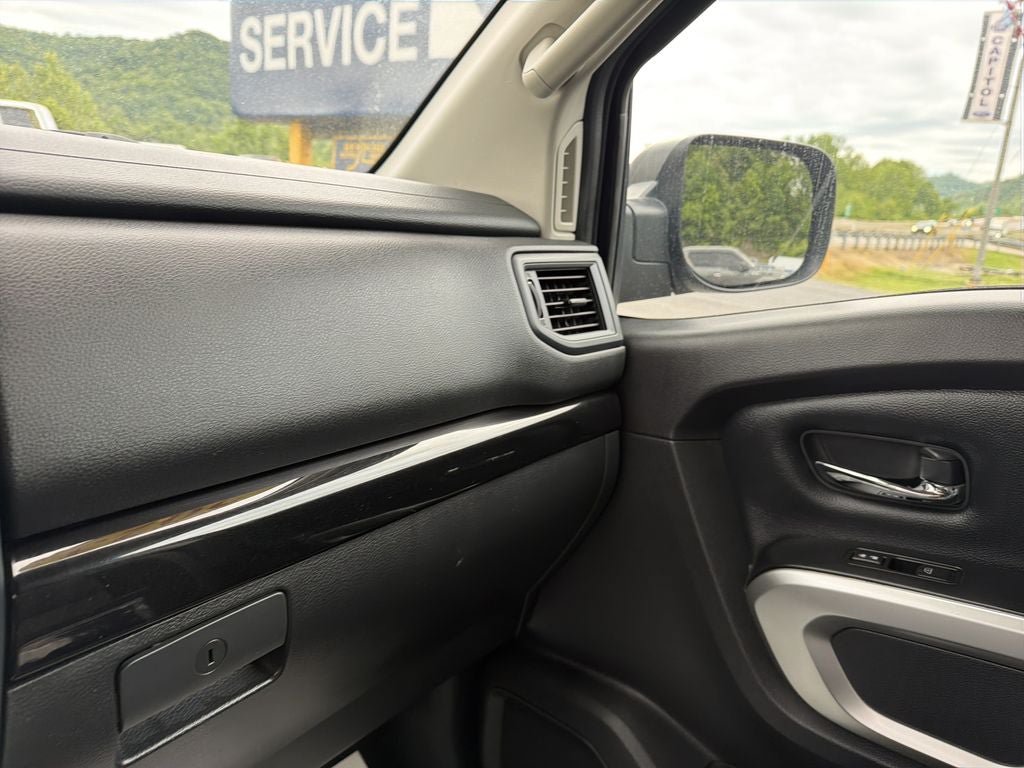 Used 2023 Nissan Titan SV w/ SV Convenience Package AWD/4WD image 26