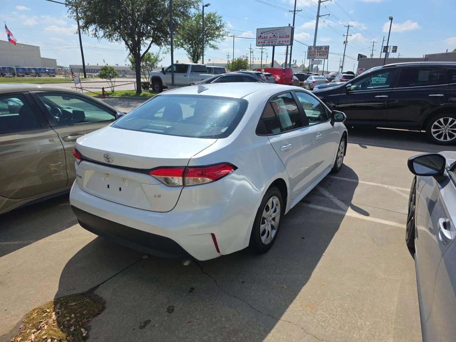 Used 2025 Toyota Corolla LE FWD image 4