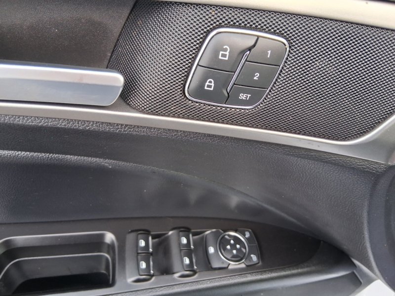 Used 2018 Ford Fusion SE w/ Equipment Group 602A FWD image 11