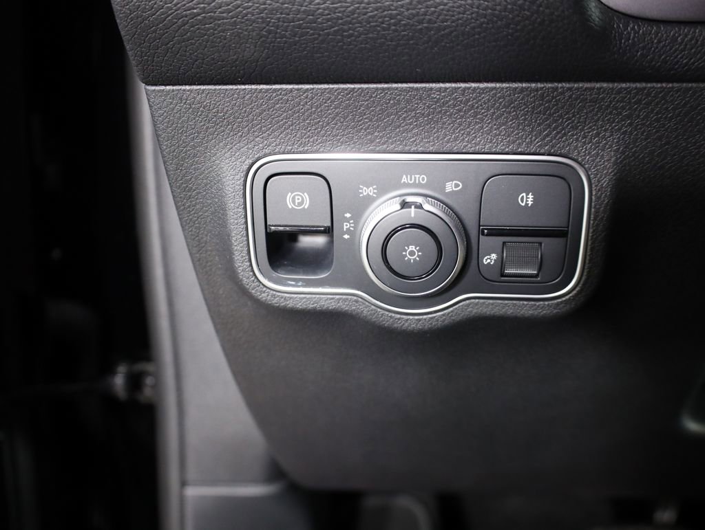 Certified 2025 Mercedes-Benz GLB 35 AMG 4MATIC image 12