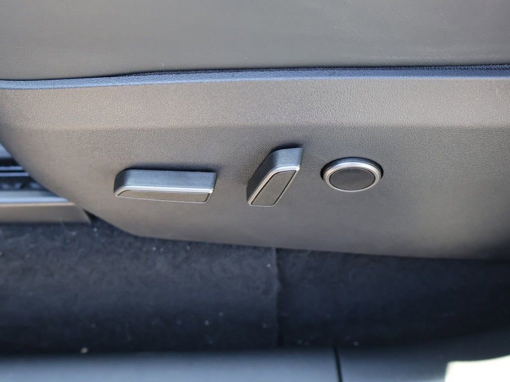 Used 2025 Tesla Model Y Long Range image 33