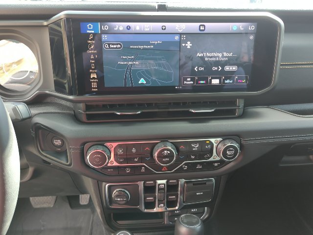 Used 2024 Jeep Wrangler Unlimited Sahara w/ Technology Group AWD/4WD image 9