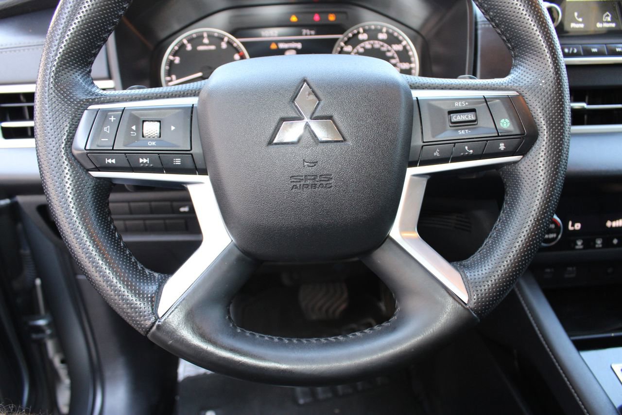 Used 2024 Mitsubishi Outlander SE image 12