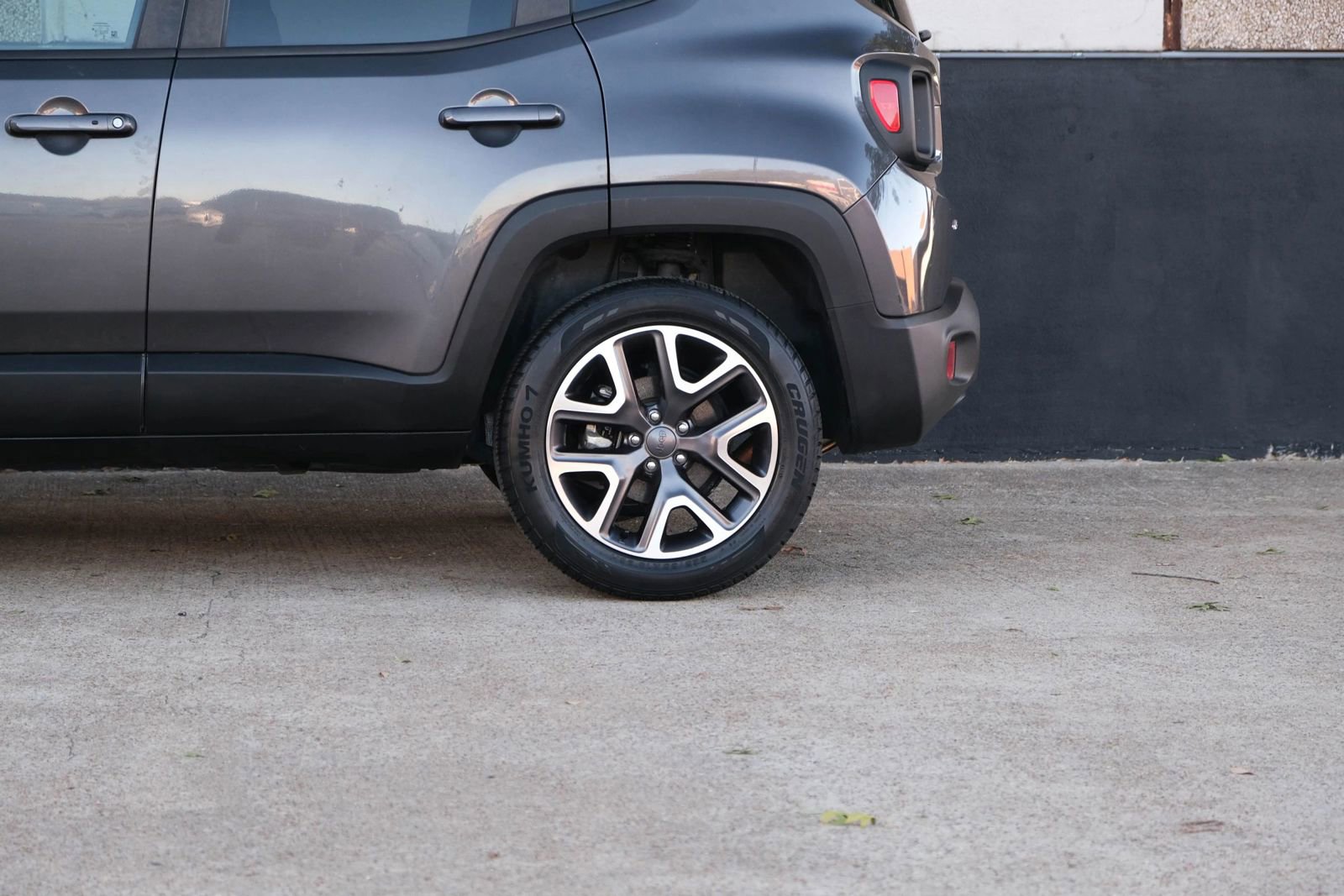 Used 2017 Jeep Renegade Latitude image 10