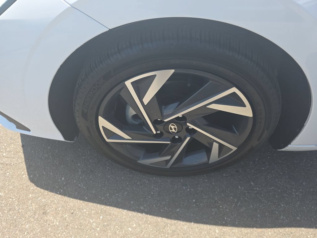 Certified 2025 Hyundai Elantra SEL FWD image 25