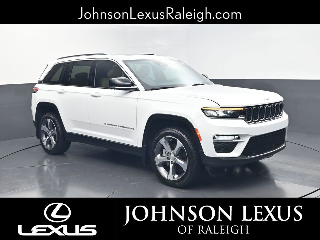 Used 2024 Jeep Grand Cherokee Limited w/ Luxury Tech Group II image 3