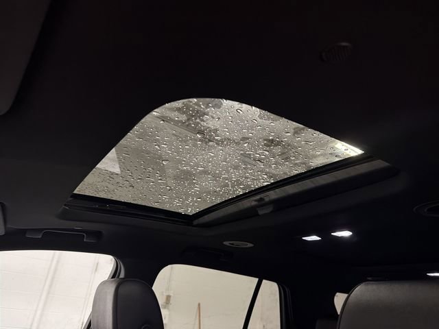 Used 2023 Chevrolet Traverse RS image 25