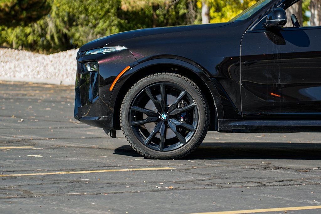 Used 2025 BMW X7 M60i image 8