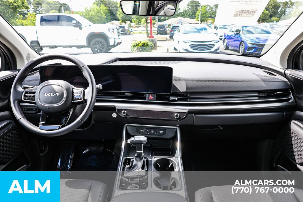 Used 2025 Kia Carnival SX w/ SX Dark Edition Package FWD image 31