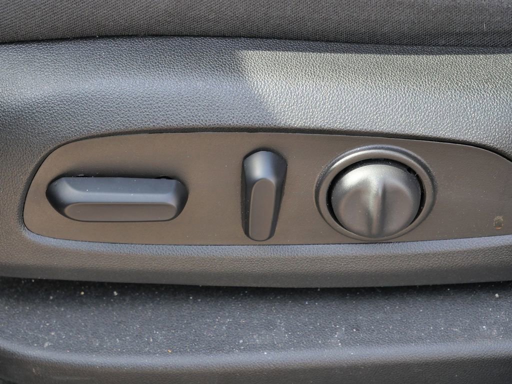 Used 2024 GMC Terrain SLE w/ Driver Convenience Package image 34