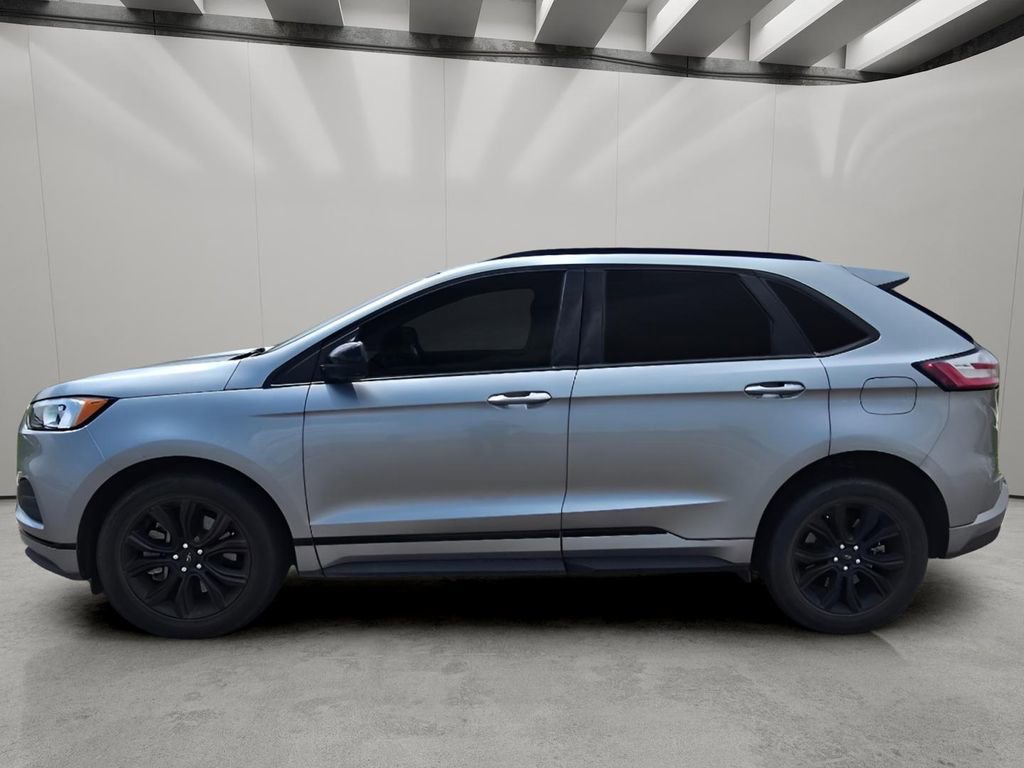 Used 2022 Ford Edge SE w/ Black Appearance Package AWD/4WD image 2