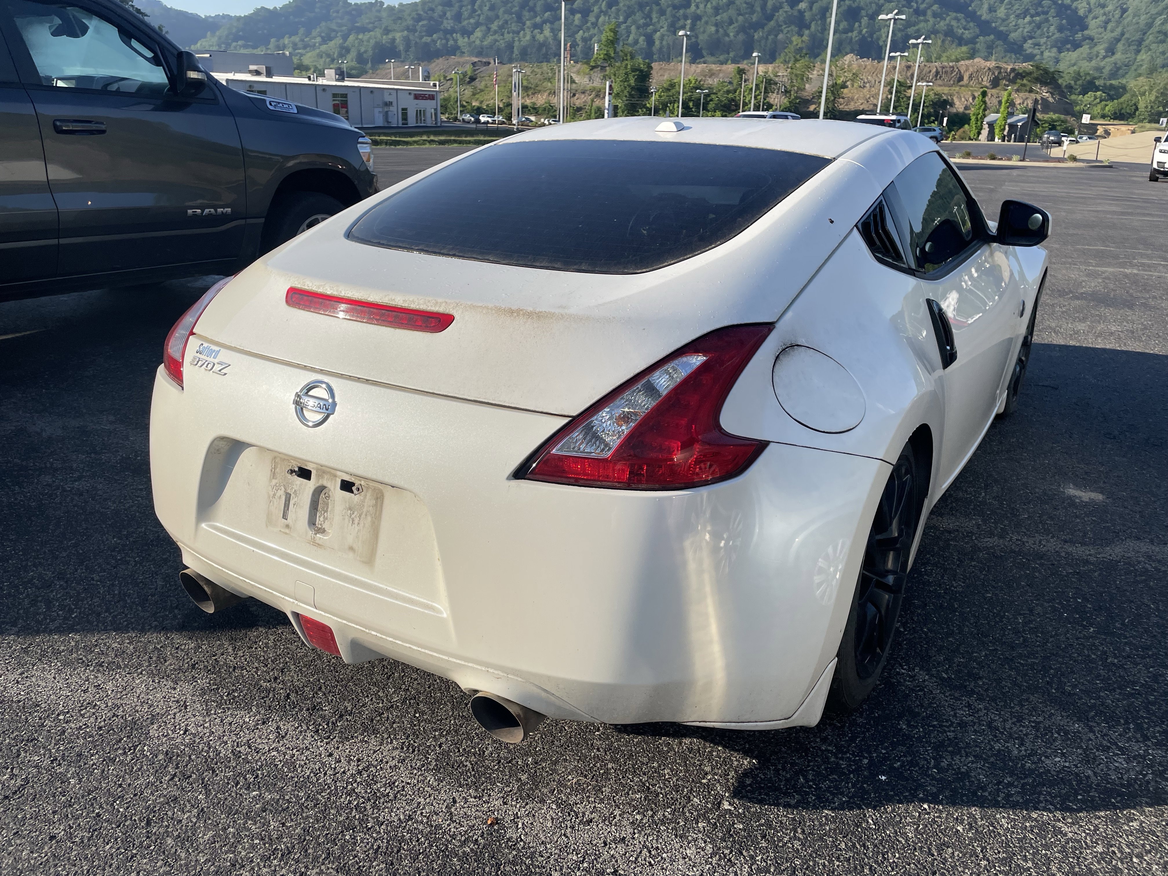 Used 2017 Nissan 370Z Touring RWD image 2