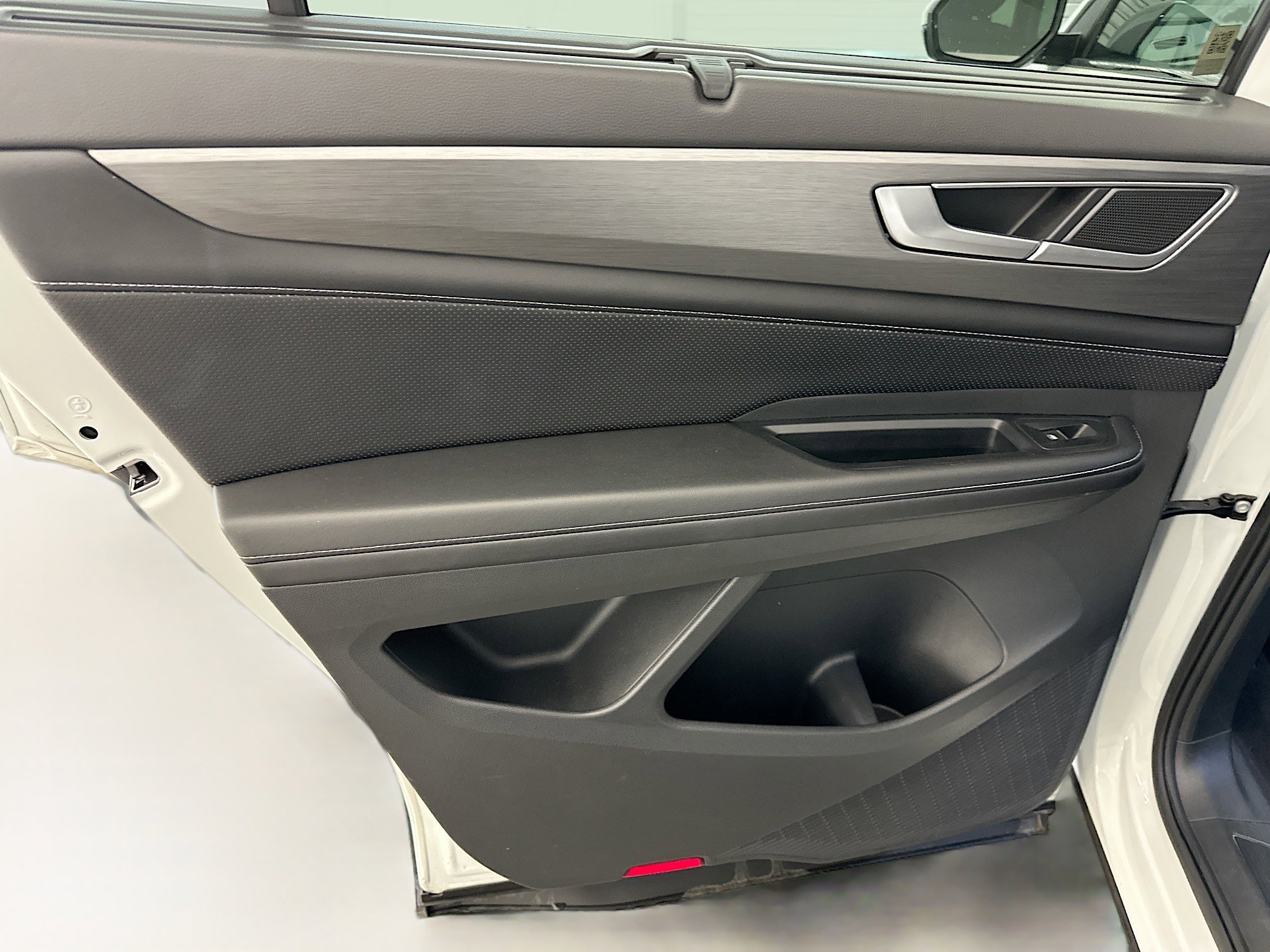 Used 2024 Volkswagen Atlas Cross Sport SE image 27