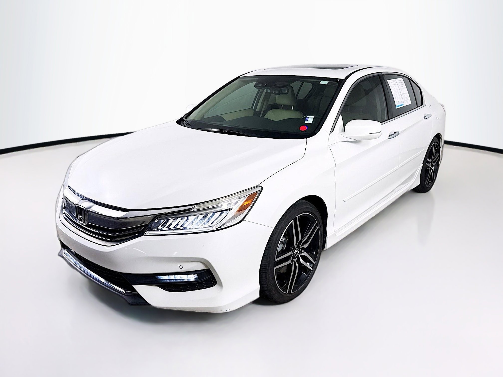 Used 2017 Honda Accord Touring image 4