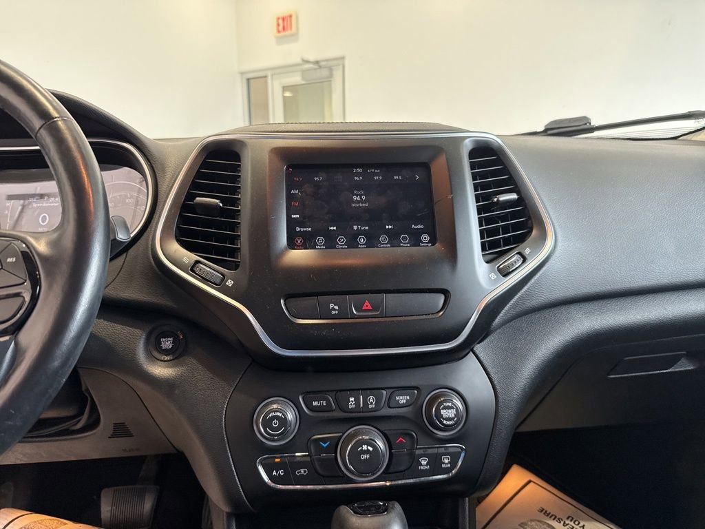 Used 2020 Jeep Cherokee Latitude Plus image 22