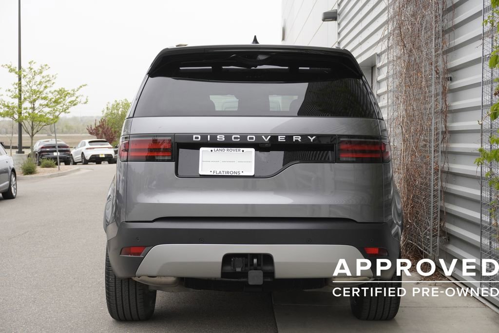 Used 2025 Land Rover Discovery S image 6