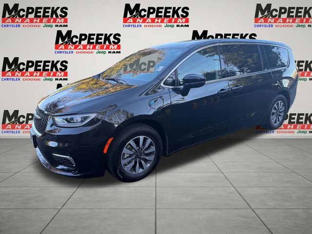 Used 2023 Chrysler Pacifica Touring-L FWD image 1