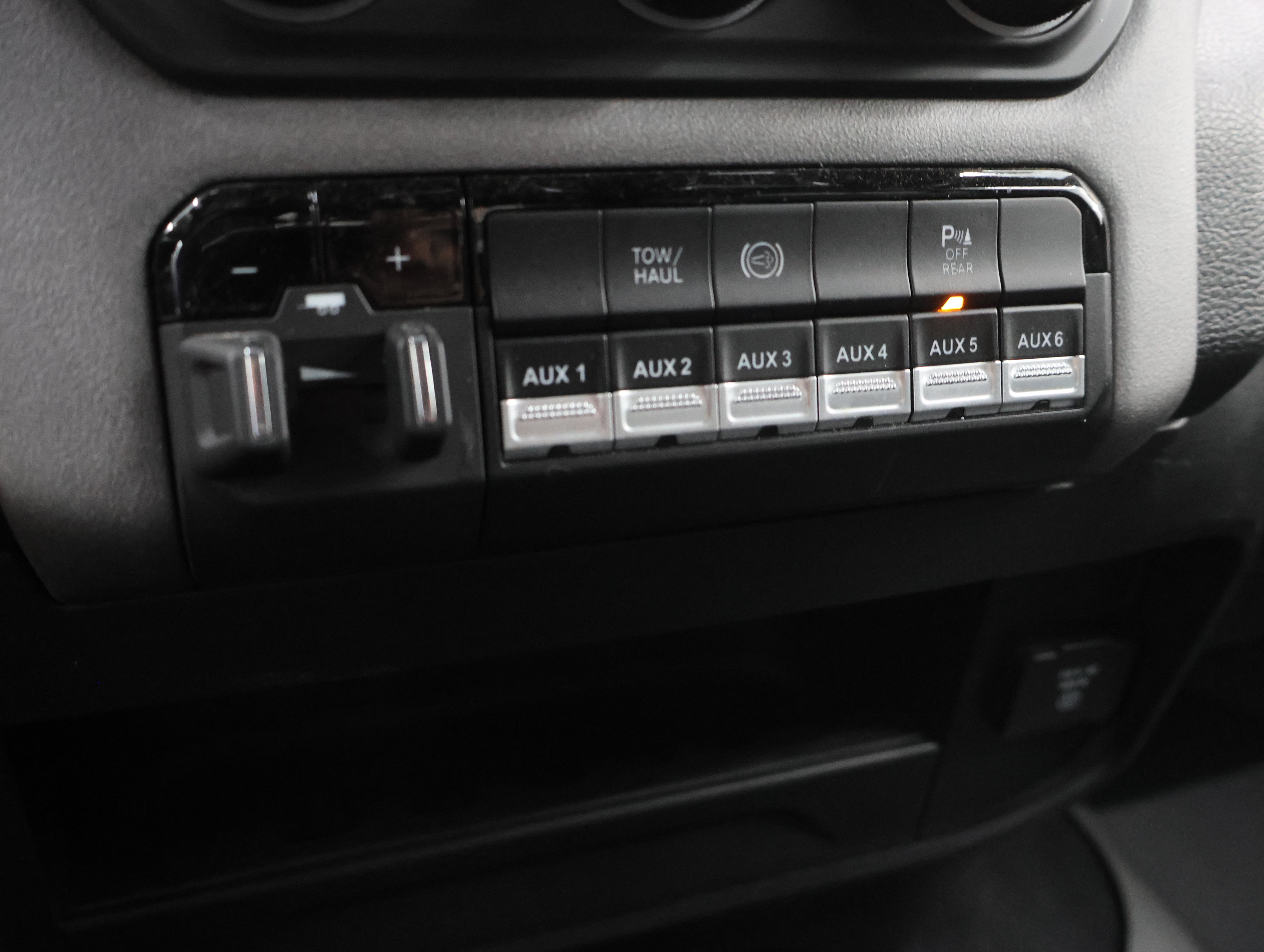 Used 2024 RAM 3500 Tradesman w/ Chrome Appearance Group AWD/4WD image 45