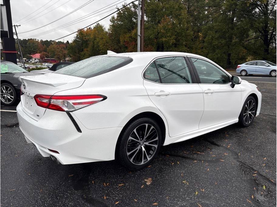 Used 2020 Toyota Camry SE FWD image 6