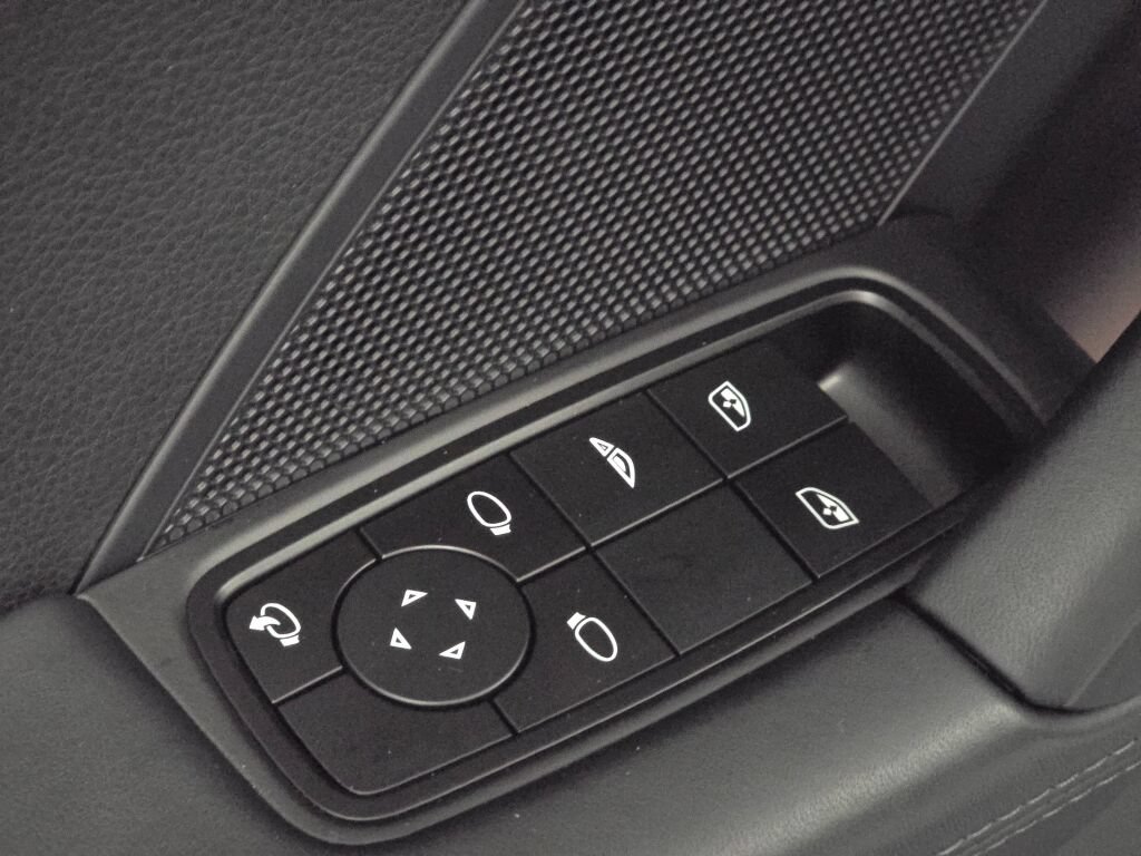 Certified 2025 Porsche 911 Carrera RWD image 33