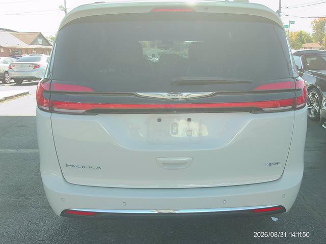 Used 2021 Chrysler Pacifica Touring-L w/ Uconnect Theater Family Group AWD/4WD image 4
